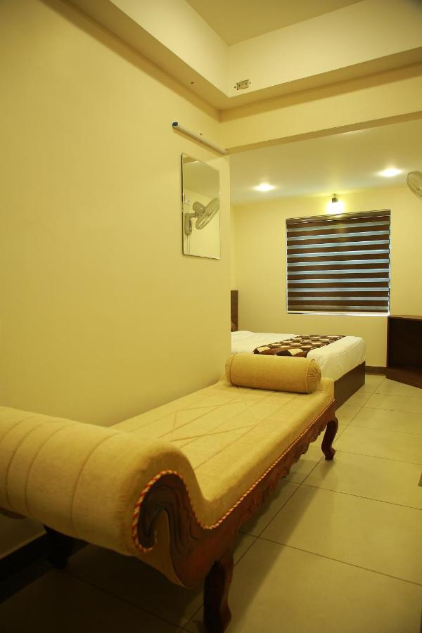 Kalathil Tourist Home Kunnamkulam Kültér fotó