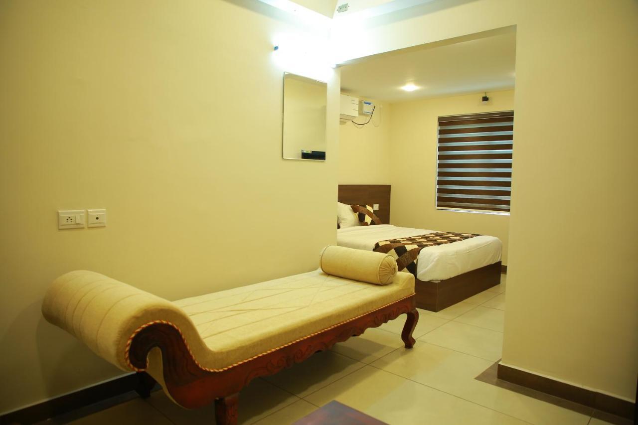Kalathil Tourist Home Kunnamkulam Kültér fotó